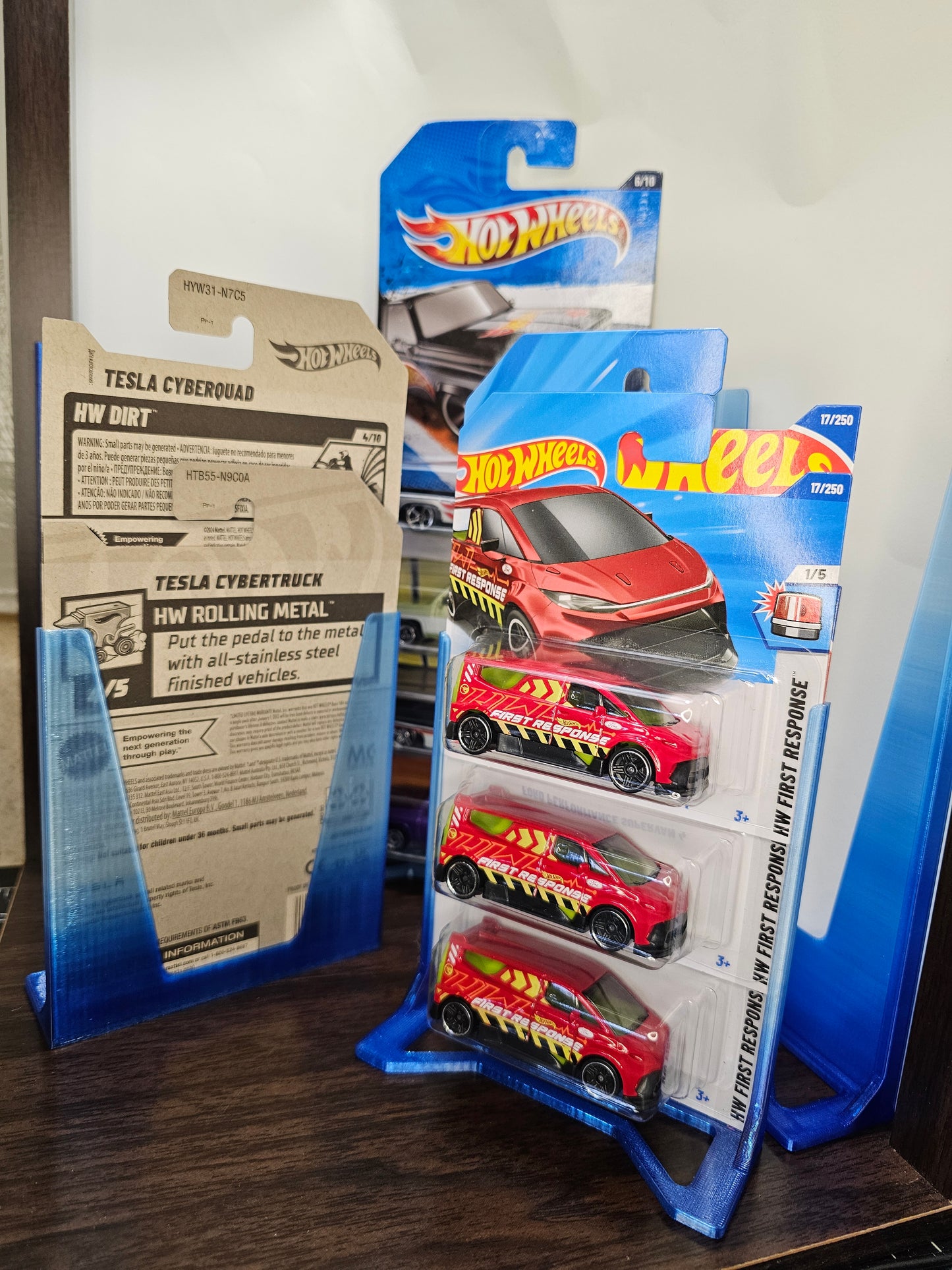 HW & MB mainline display for 1-3 cards
