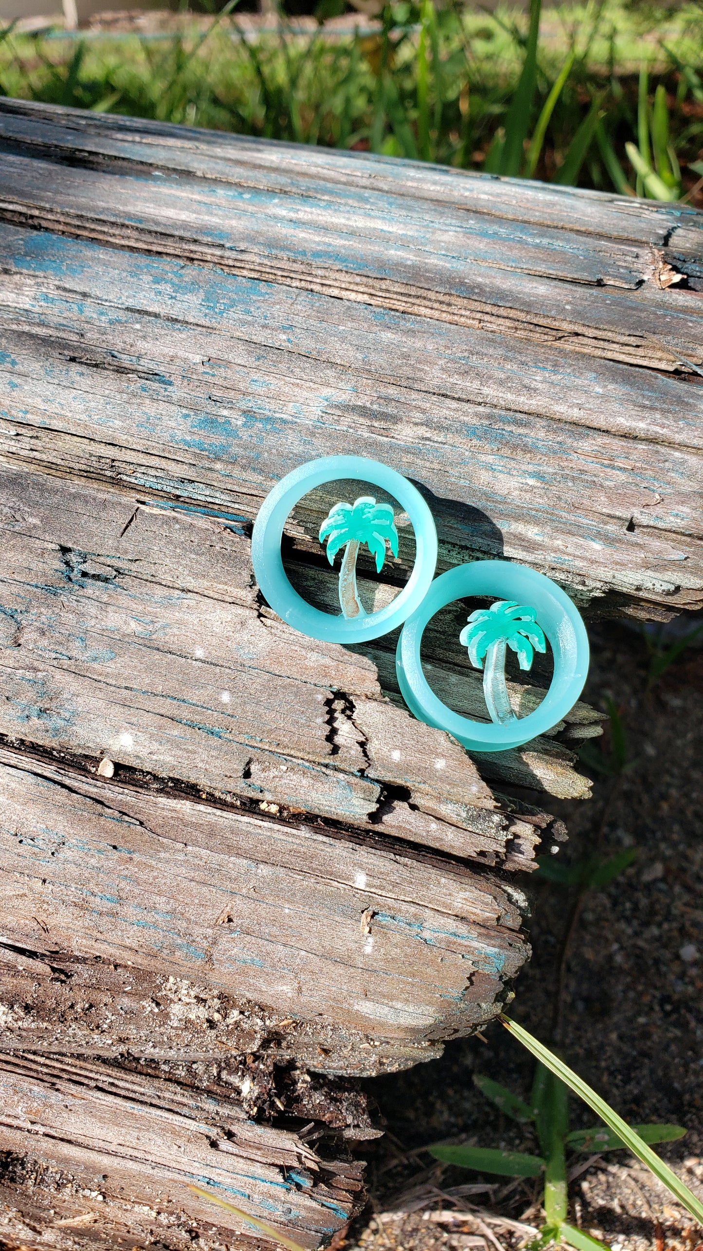 Palm tree plugs