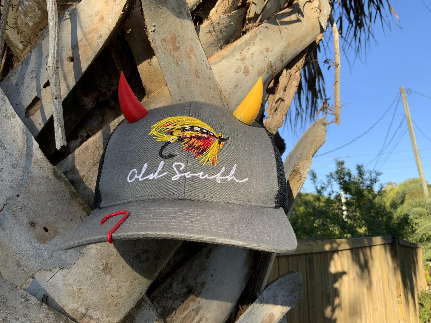 Magnetic hat horns