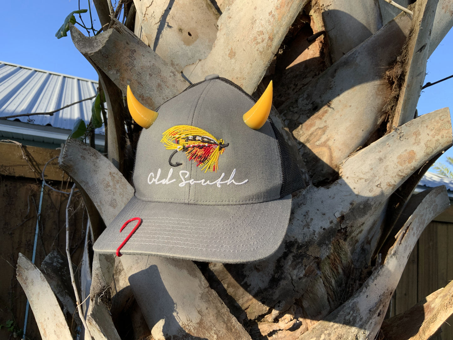 Magnetic hat horns